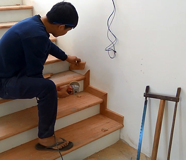 Hướng dẫn lắp đặt mặt bậc cầu thang gỗ đúng kỹ thuật