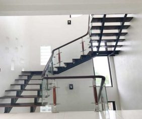 cầu thang sắt xương cá
